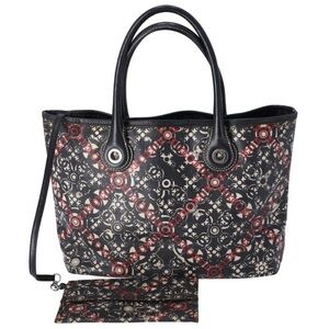 💖 CHANEL Tote in PVC leather